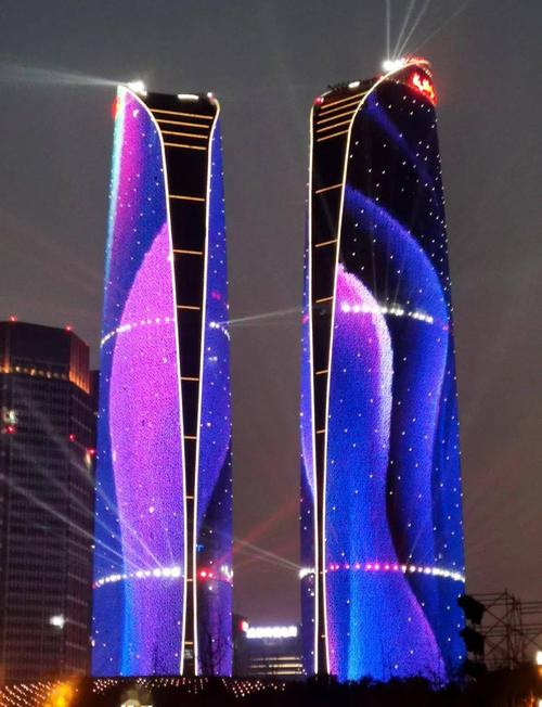 影像银鼠辞旧岁金牛迎新春成都交子金融大厦精彩灯光秀