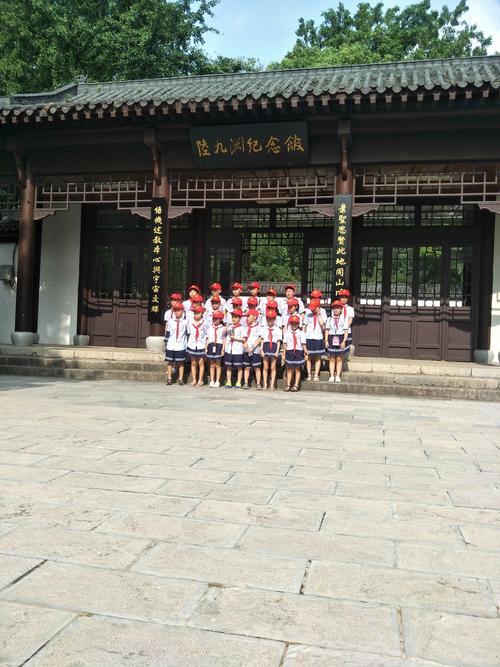 在丁老师的组织下我们参观了陆九渊纪念馆和张自忠将军纪念馆.