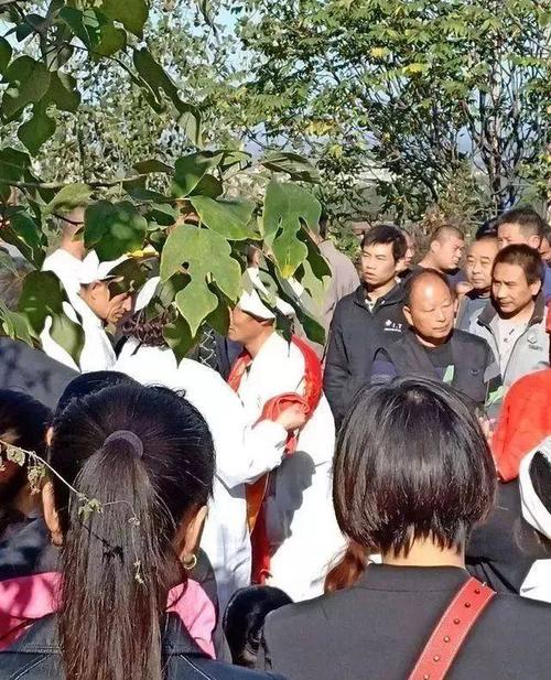 关中地区有很多的丧葬风俗习惯,各地均有所不同