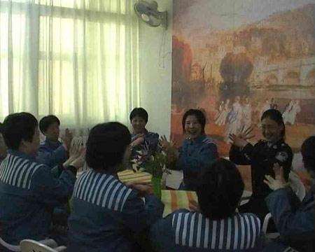人性化的女子监狱(组图)