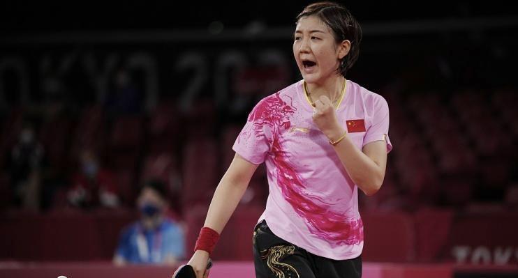 原创国乒包揽女单冠亚军!孙颖莎4-0伊藤美诚,3-9落后狂轰8-0太燃了
