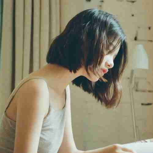 微信老女人头像图片短发【点击鼠标右键下载】