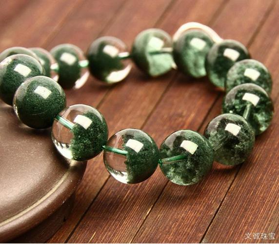绿幽灵水晶的功效与作用有哪些,佩戴绿幽灵有什么好处