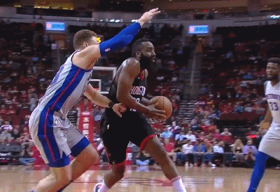 卡佩拉接哈登喂球空接暴扣