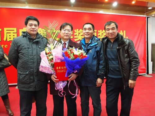 右一为同学王益民,右二同学,实业家房利军.