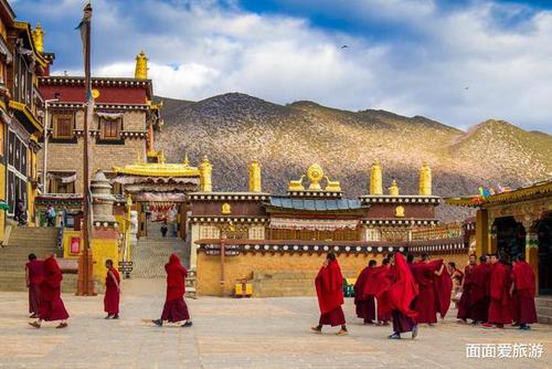 噶丹松赞林寺云南规模最大藏传佛教寺院有小布达拉宫之称