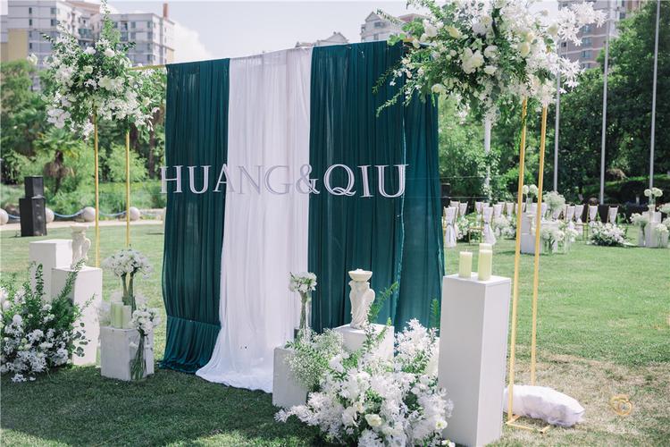 小清新户外草坪婚礼纯粹自然的艺术气质尤其温柔的爱意