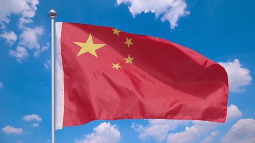 4k实拍五星红旗国旗迎风飘扬实拍素材_3840x2160_高清