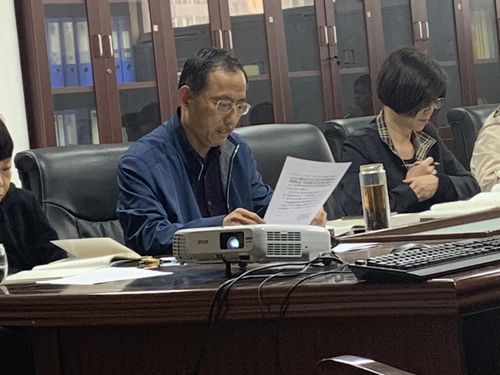 第一阶段,由陈新同志带领全体人员学习我区纪委2019年发布的关于典型