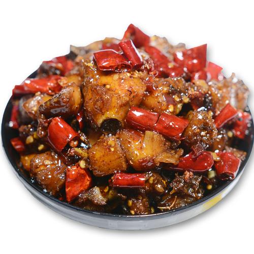  p>干炒辣子鸡属于川湘菜系,味型鲜明,以麻,辣,鲜,嫩为特点,是具有