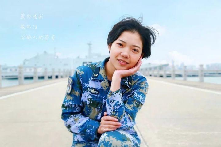 军装照vs便装照,海军女神天团帅炸了