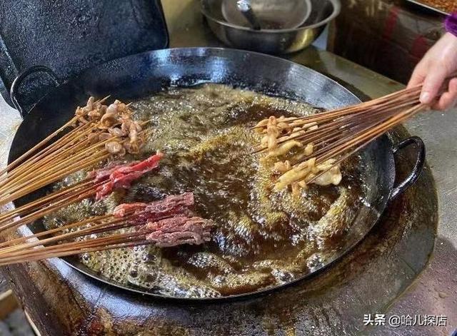 四川乐山排名第一的油炸串串店,日卖几万串,占了一条街9成生意