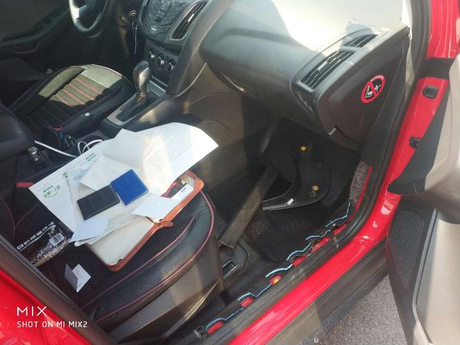 福特福克斯的车架号在什么位置