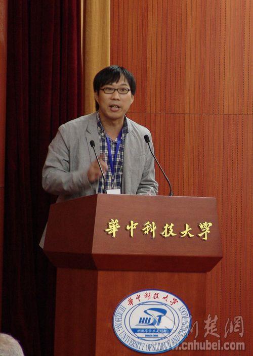 日上午举行的华中科技大学新闻与信息传播学院成立三十周年院庆大典上
