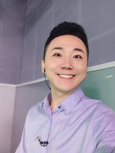cctv气象主播徐丛林表示,六安市田家炳实验中学举行校庆晚会也会担任