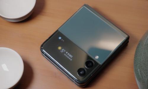 三星zflip3告诉你折叠屏手机还可以这样玩