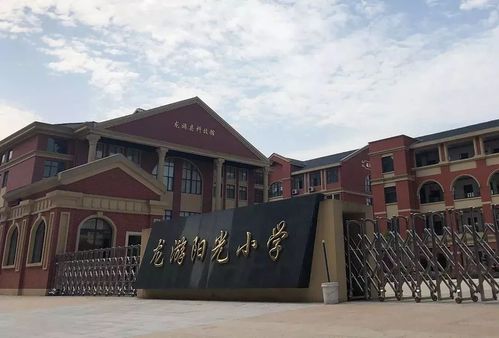 她正是来自龙游阳光小学二(2)班的童语芯,6岁开始跟着老师学习声乐,曾