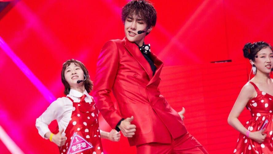 师徒:王一博李子璇,高手过招,互相欣赏,圈地自萌,搏斗cp