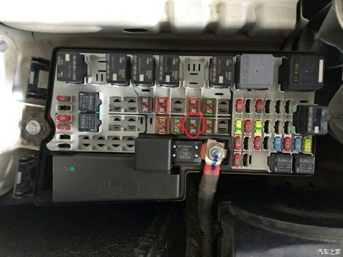 福睿斯副驾保险盒图解 福睿斯保险盒位置