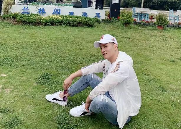 网红二晨被电视媒体点名批评平台官方人员回应不能永久封禁