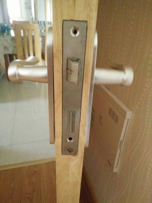 拆门锁怎么拆卸