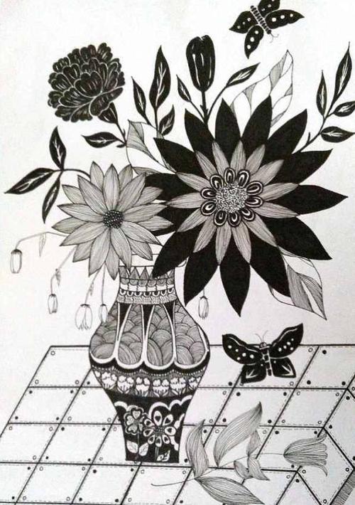 大四班美术活动线描画《瓶花》