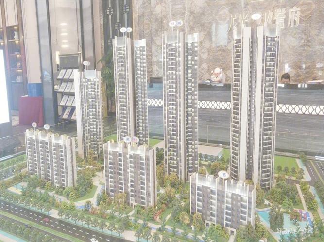 龙光玖誉府2室2厅1卫80.51㎡南200万