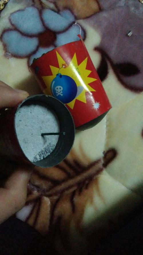这种鞭炮鱼雷怎么玩!怕放这个!好像不会飞