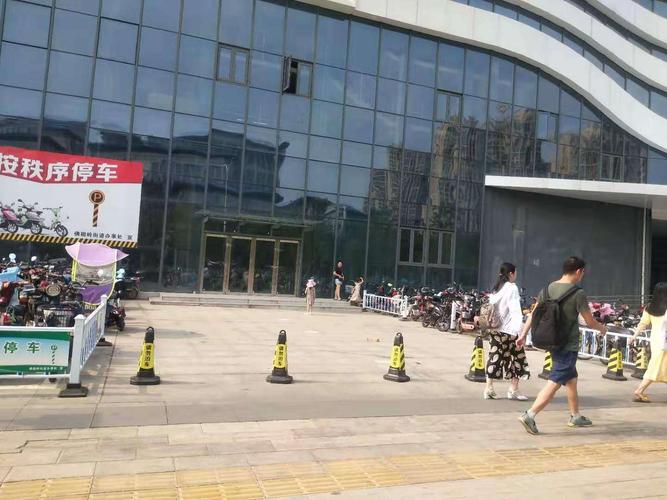 【佛祖岭街道】佛祖岭地铁口焕然一新