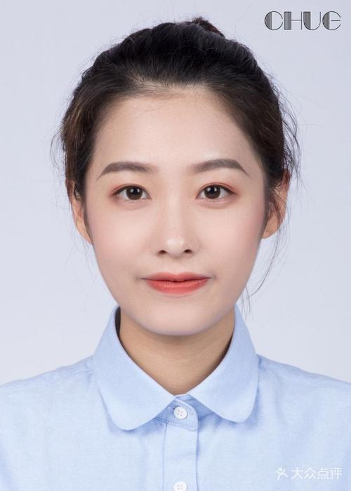 白底女证件照