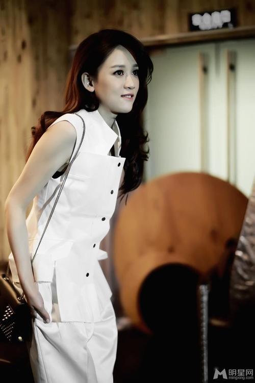 《偏偏喜欢你》陈乔恩花絮美图 萌教官让人眼前一亮