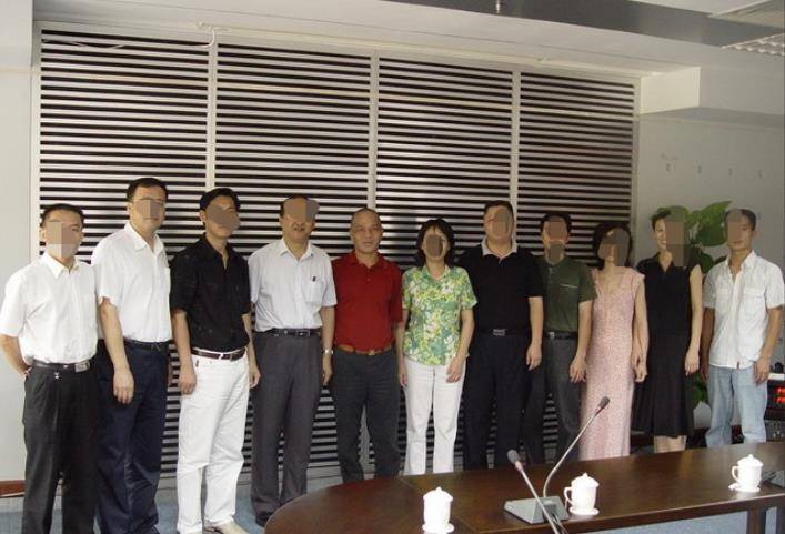 "严老咪"覆灭记:为洗白一边做"大哥",一边做慈善,捐建多所小学_严茂华