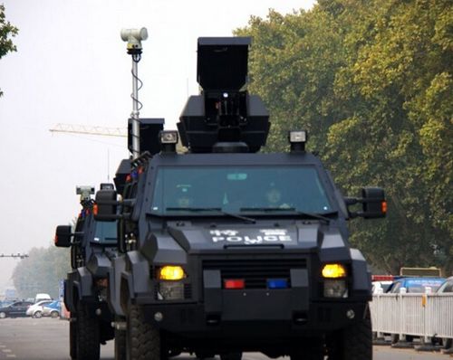 特警防暴装甲车亮相鹰城,反恐神器啊