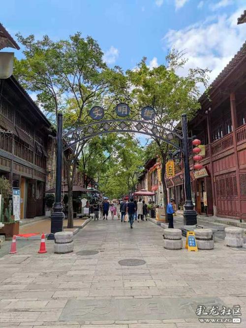 在文明街这条街我还是第一次去, 钱王街, 景星街倒是去过, 昆明市