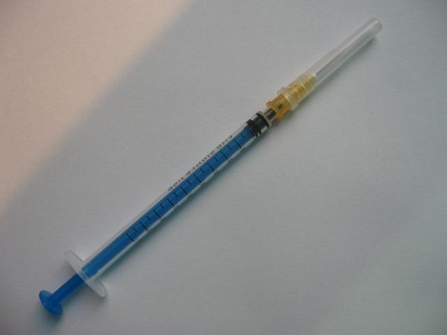 用50mlns 一支肝素钠润滑过的一毫升注射器