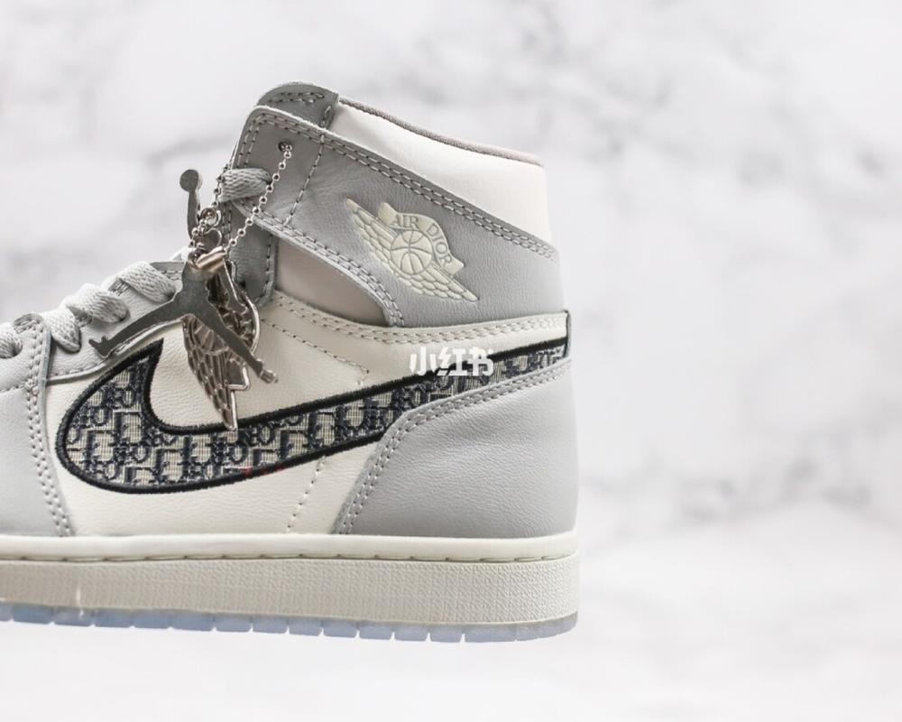 王俊凯上脚aj 1×dior联名款!_airjordan_迪奥怎么样