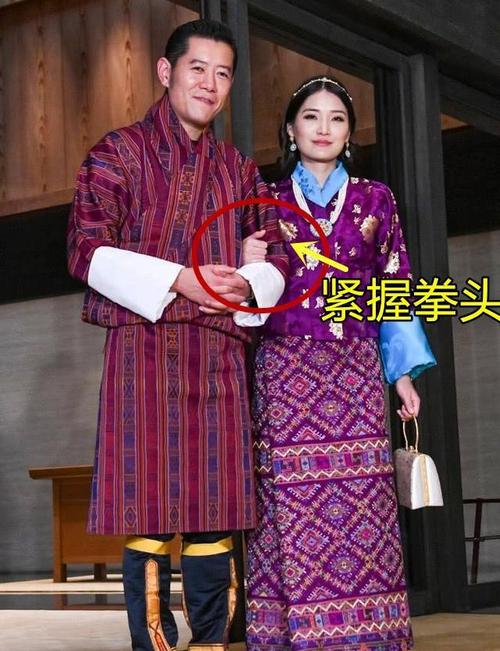 不丹国王不忠伤透佩玛心,上台阶有意搀扶,连续伸手被