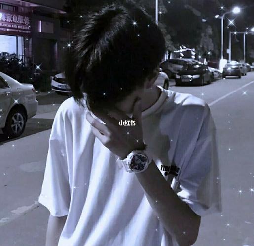 阳光帅气的男生头像_丧系语录_素材_头像