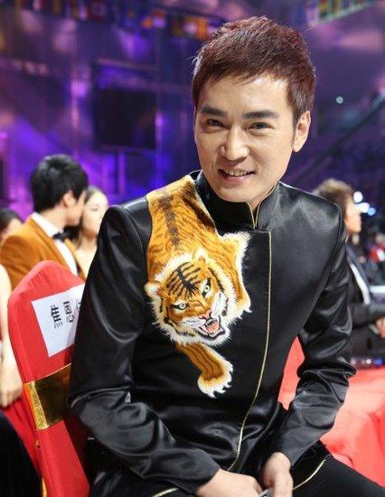 焦恩俊冒雪助阵国剧盛典重唱小李飞刀