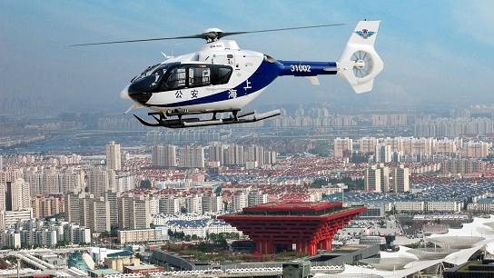 警航"空中眼"紧盯危险品运输车 违规最高罚8千