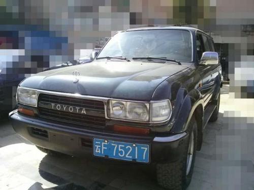 此车是丰田4500,沙漠野狼!95年的车!手动四驱