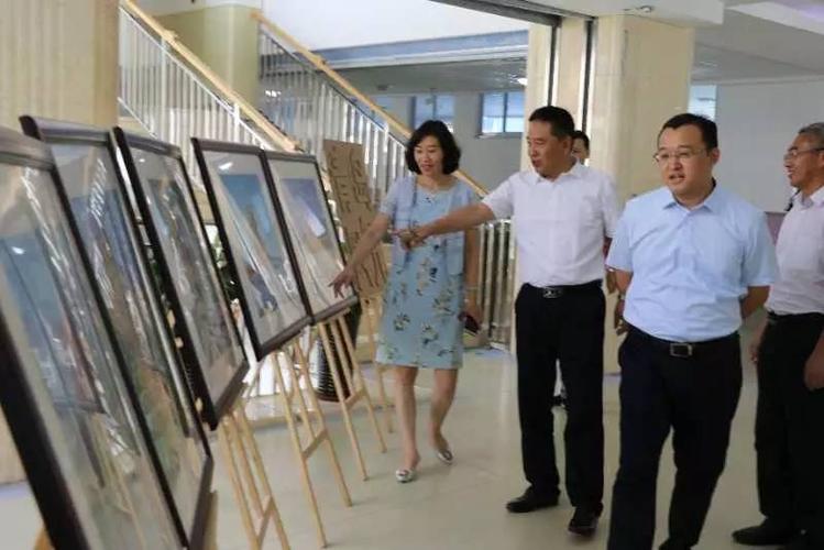 区委常委,区委宣传部部长郑海涛携区文明办邓杰,一起走进青岛市第二