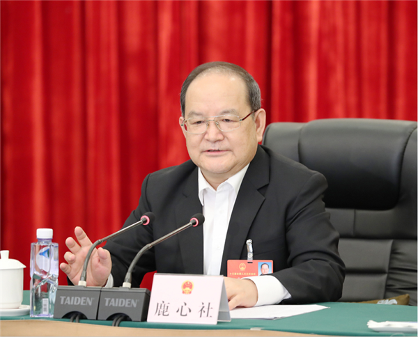 广西壮族自治区党委书记,自治区人大常委会主任鹿心社