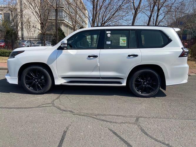 2020款雷克萨斯lx570占据优势现车出售