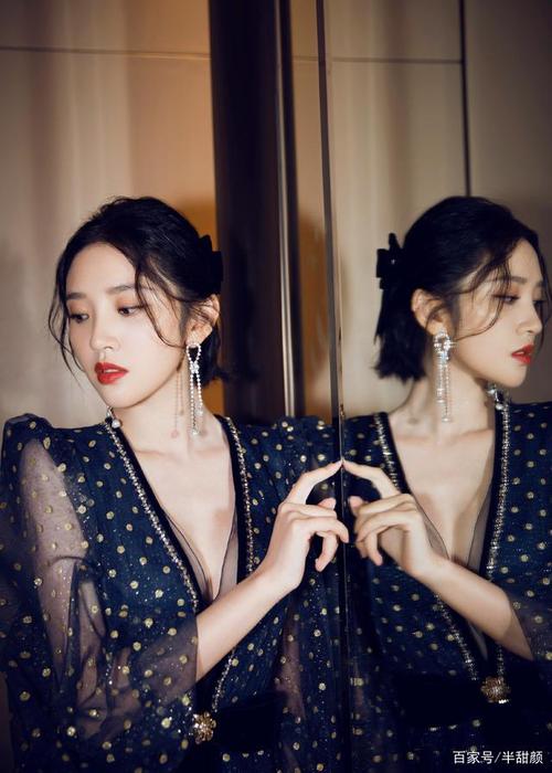 唐艺昕深v透视礼服图集,身材性感火辣