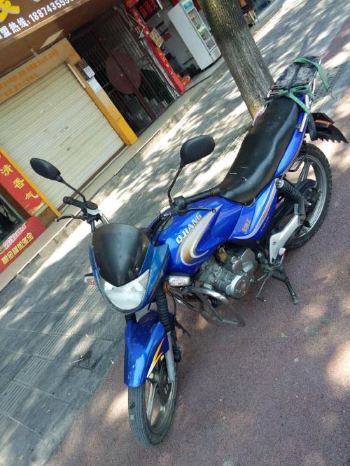 钱江福王男式摩托车.