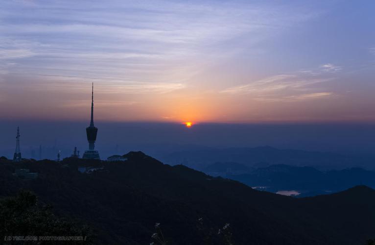 深圳梧桐山顶日落夕阳 风光 深圳 日落 晚霞 夕阳 电视塔 梧桐山