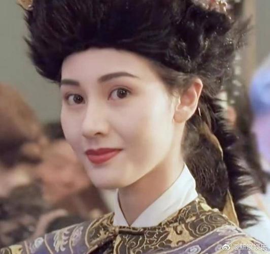 李嘉欣悄悄复出一双长腿匀称又好看