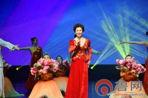 大赛评委,嘉宾于联华演唱《为祖国干杯》