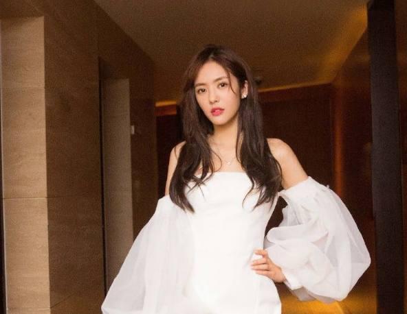 都是蔡文静为角色特意设计的,据了解,白欣欣的角色将会有出乎意料的